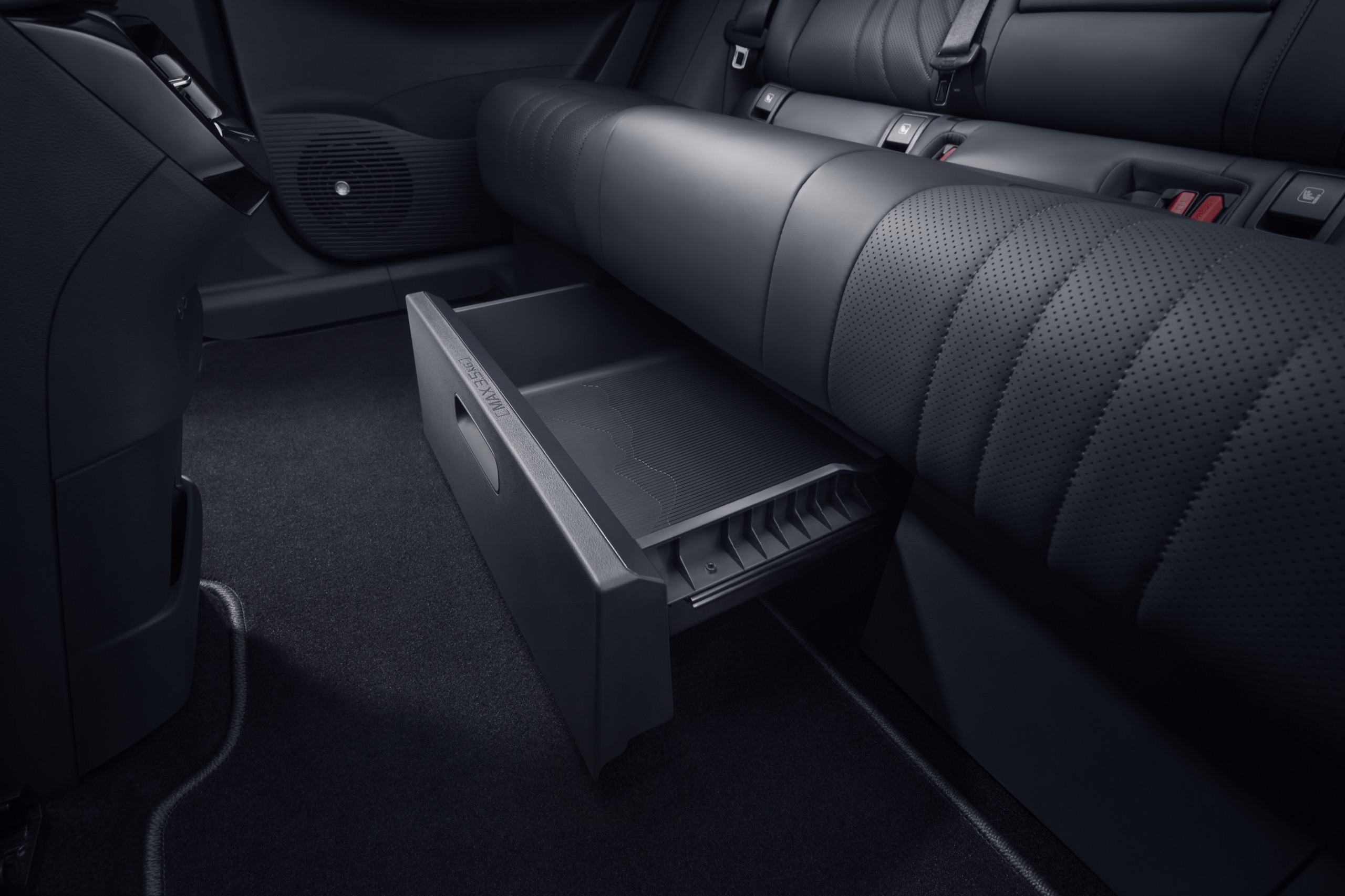 e.MAS 7 rear storage compartment